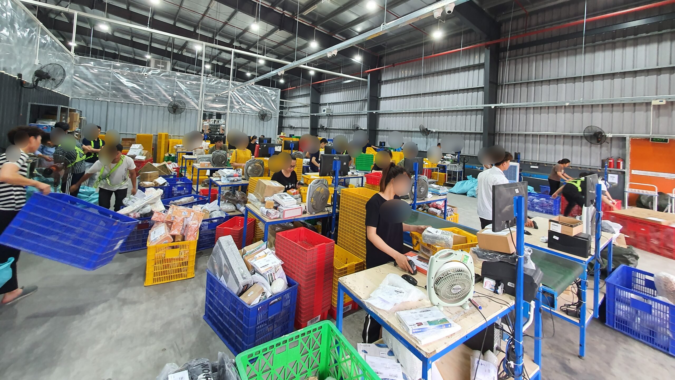 Khu nhận hàng bố trí thành line riêng, tách khỏi luồng soạn đơn và đóng gói trong kho fulfillment
